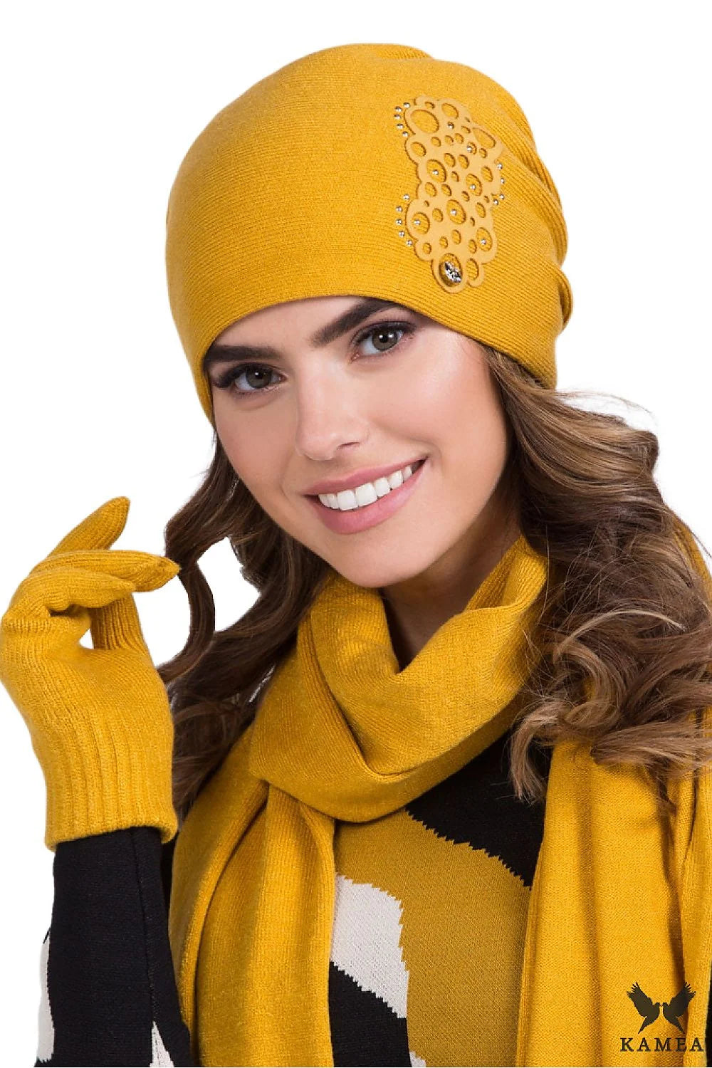 bonnet Kamea écharpe gants moutarde laine doublée viscose douce chaude slouchy tricot côtelé floral strass élégant