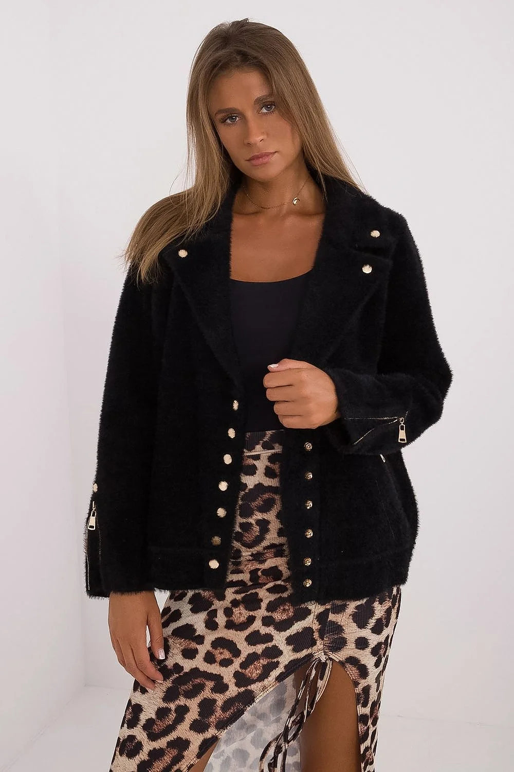 Veste élégante pour femme en laine et viscose, coupe droite, épaules structurées, boutons dorés, longueur midi, couleur noire, confort et style