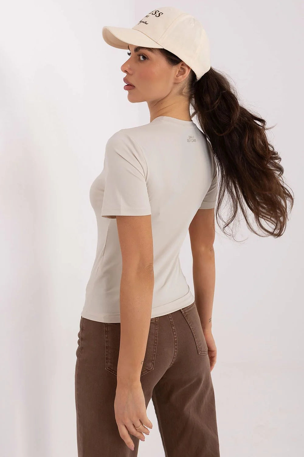 chemise femme manches courtes col rond ajustée stretch beige crème jersey léger lisse minimaliste polyvalente casual chic rentrée classique