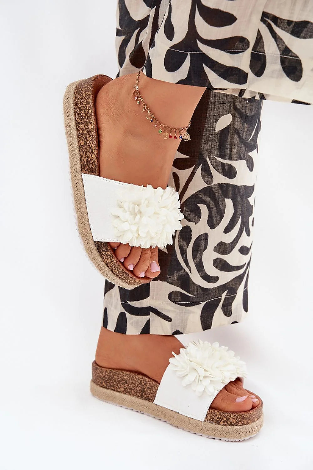 sandales femme espadrille compensée plateforme liège tressé bride large textile blanche fleur tissu bout ouvert semelle crantée bohème estivale confortable