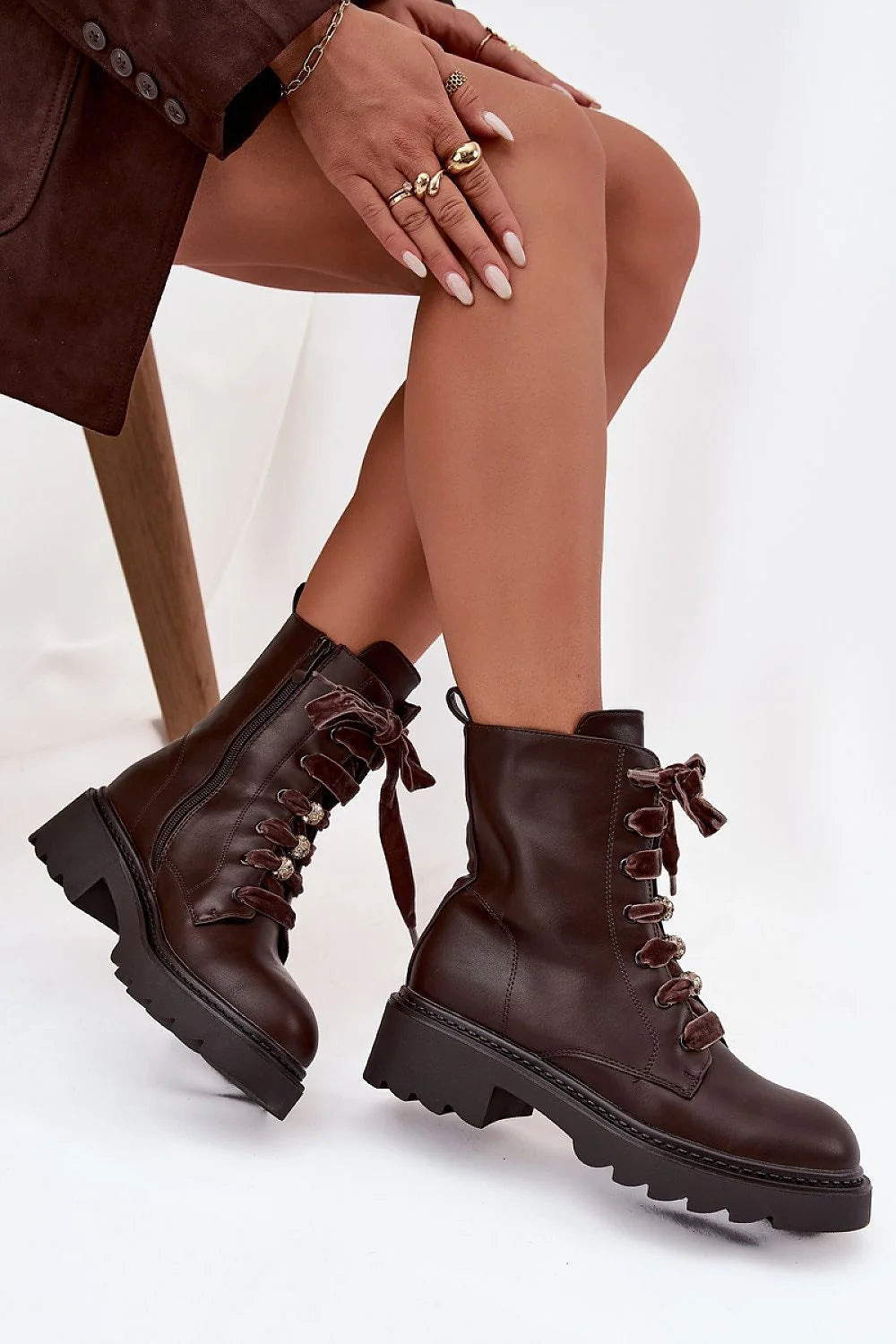 bottines femme montantes marron foncé combat trek effet simili cuir lisse zip latéral plateforme crantée robuste lacets velours oeillets décoratifs