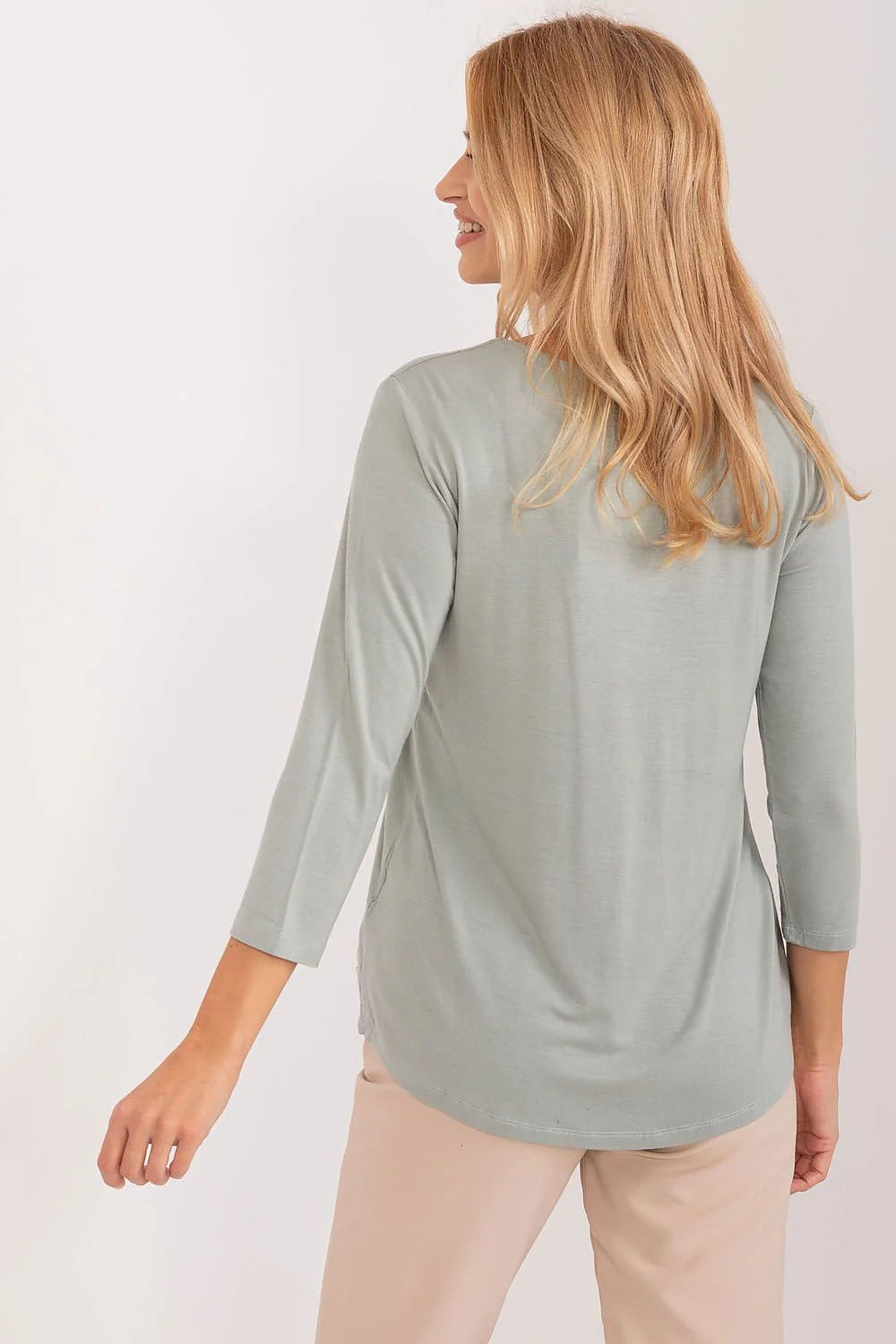 Chemisier femme élégant couleur gris clair ou vert sauge matière viscose douce décolleté en V manches longues coupe décontractée style intemporel mode confortable