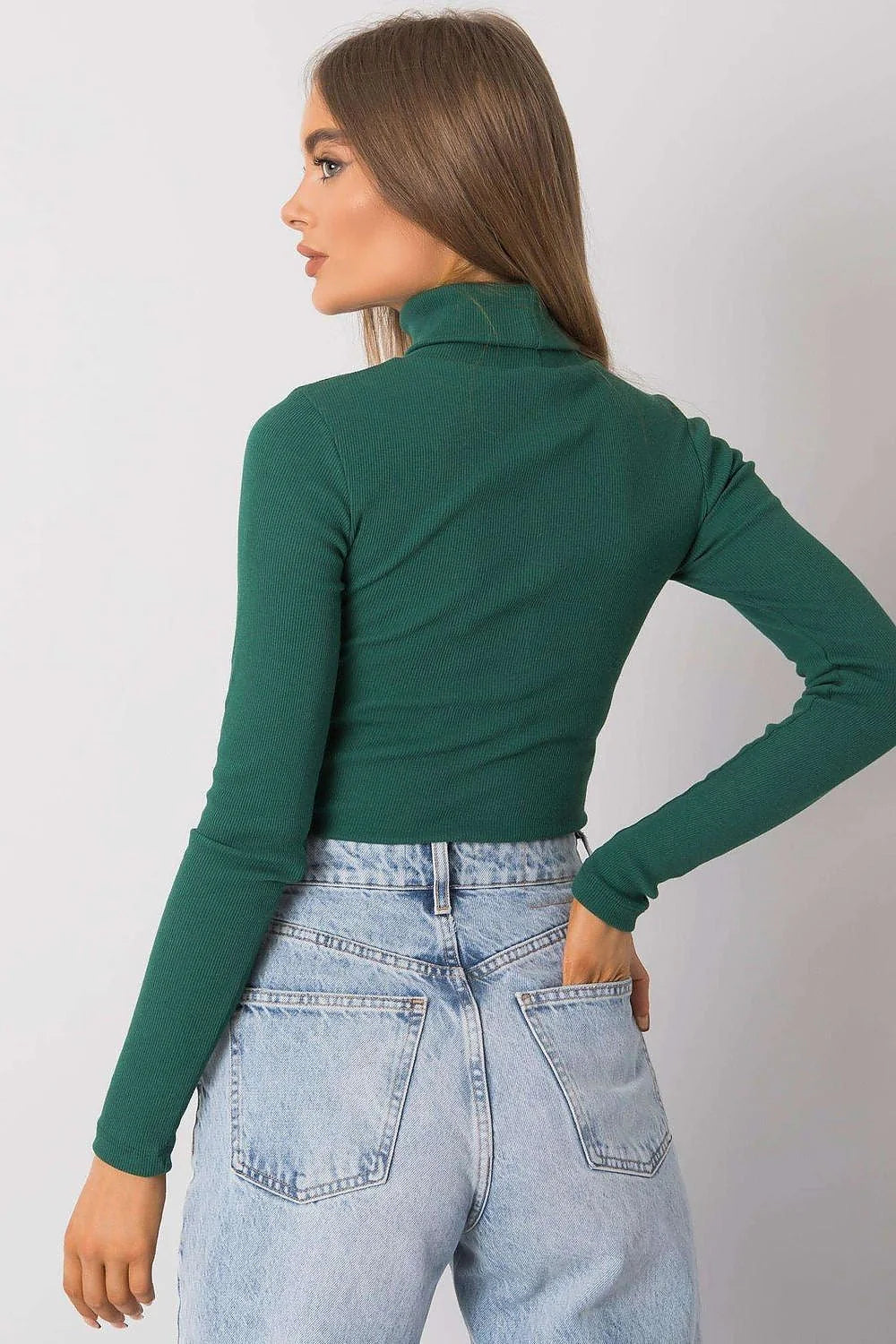 Haut à col roulé élégant pour femme en maille fine, couleur rouge audacieuse, coupe ajustée, manches longues, fabrication de qualité, idéal pour tenues sophistiquées