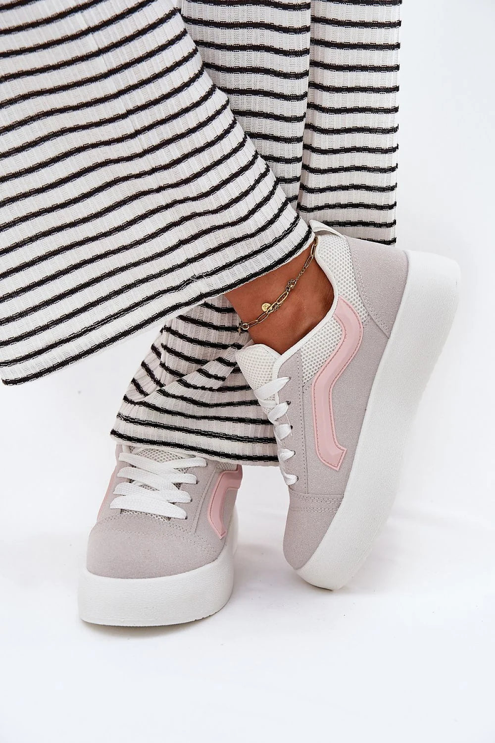 Chaussures de sport plates femmes Step in style, design moderne, confort maximal, style urbain, cuir synthétique, beige, rose, laces blanches