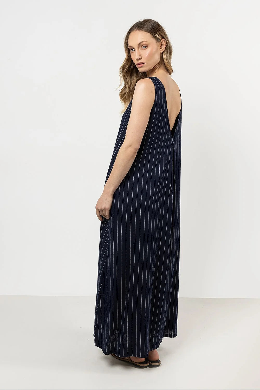 Robe de jour élégante longue sans manches dos nu rayures verticales lin coton femme occasionnels