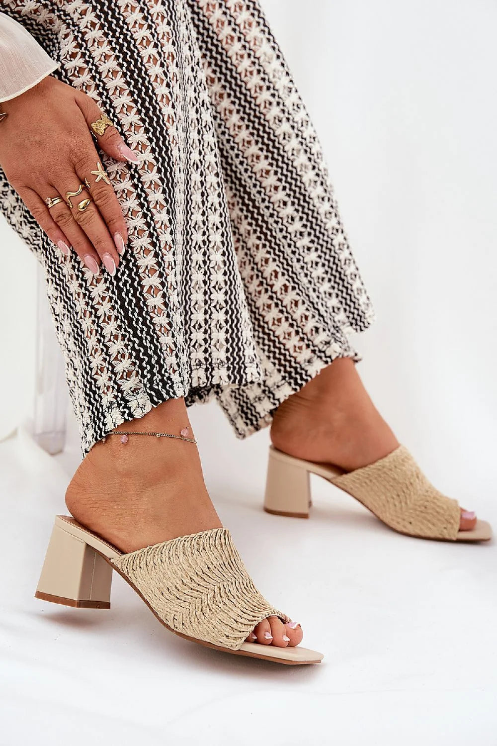 Sandales à talon mule style estival tressage naturel beige pantalon crochet floral été