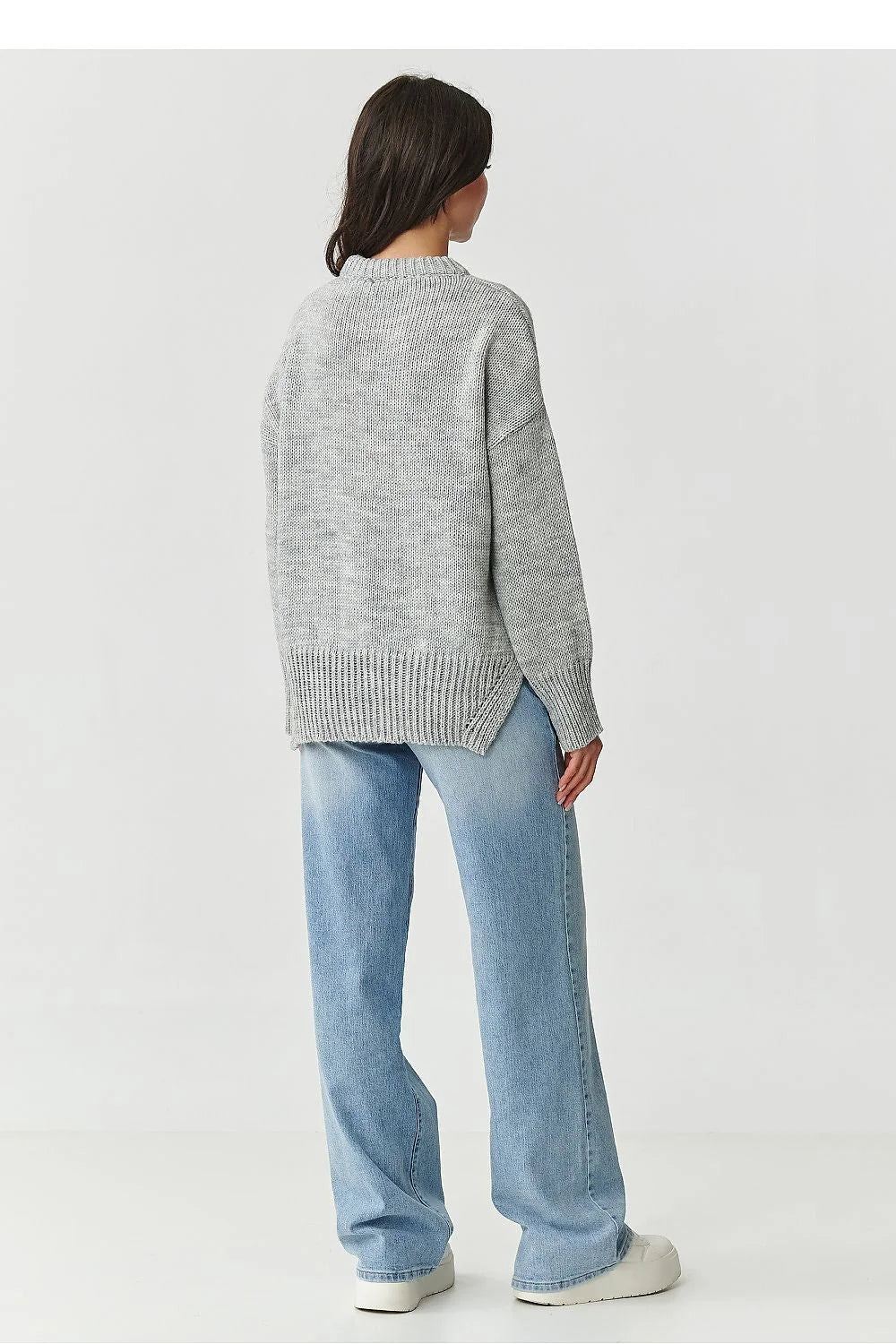 pull femme oversize grosse maille col montant court manches longues épaules tombantes tricot texturé couture centrale décorative bords côtes marqués