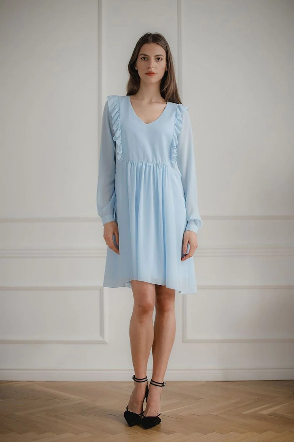 robe cocktail mousseline blanche manches longues volants coupe midi ajustable ceinture intégrée col V décolleté romantique fluide doublure opacité élégante