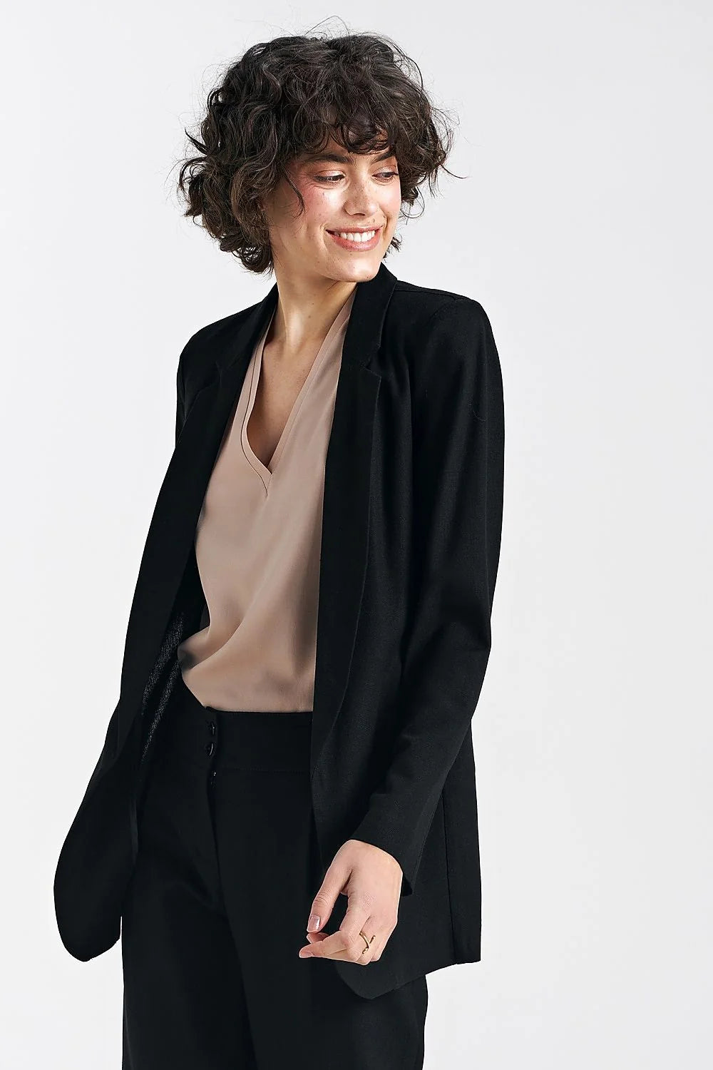 Veste femme classique noire en viscose lin coton coupe ajustée col revers cranté sans fermeture épaules structurées