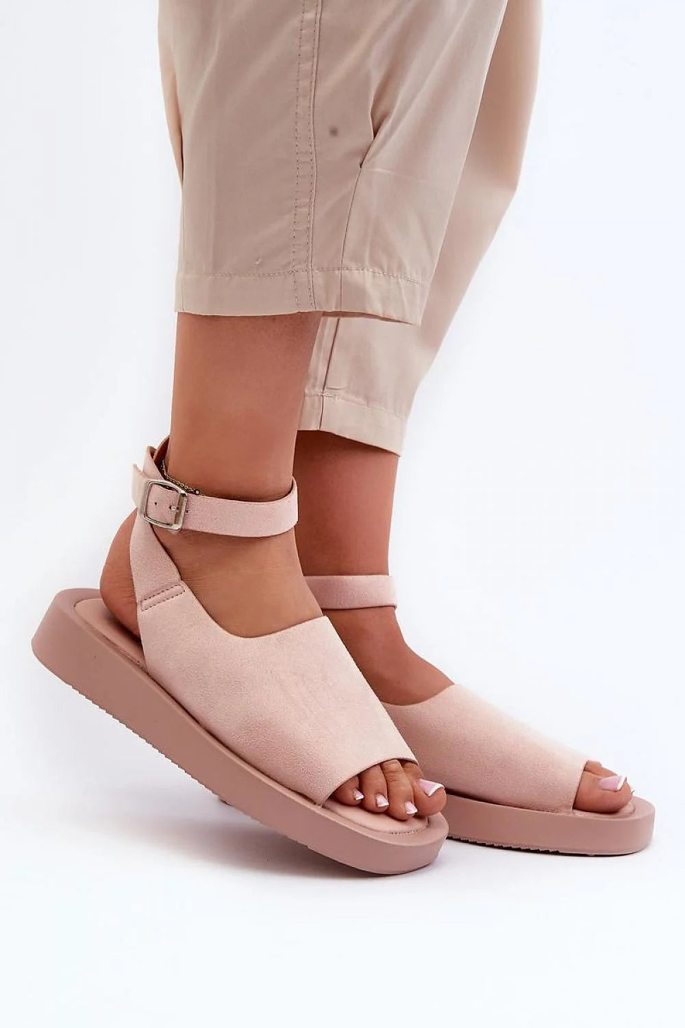 Sandales à plateforme femme design moderne minimaliste couleur rose pâle matériau éco-suède semelle épaisse 3.5 cm ajustable bracelet cheville