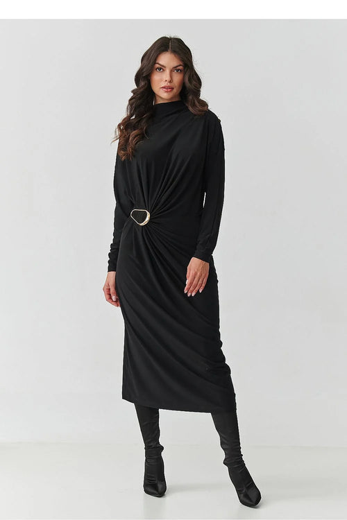 robe midi noire manches longues col montant drapé froncé boucle métallique dorée taille jersey extensible fluide élégante féminine confortable moderne