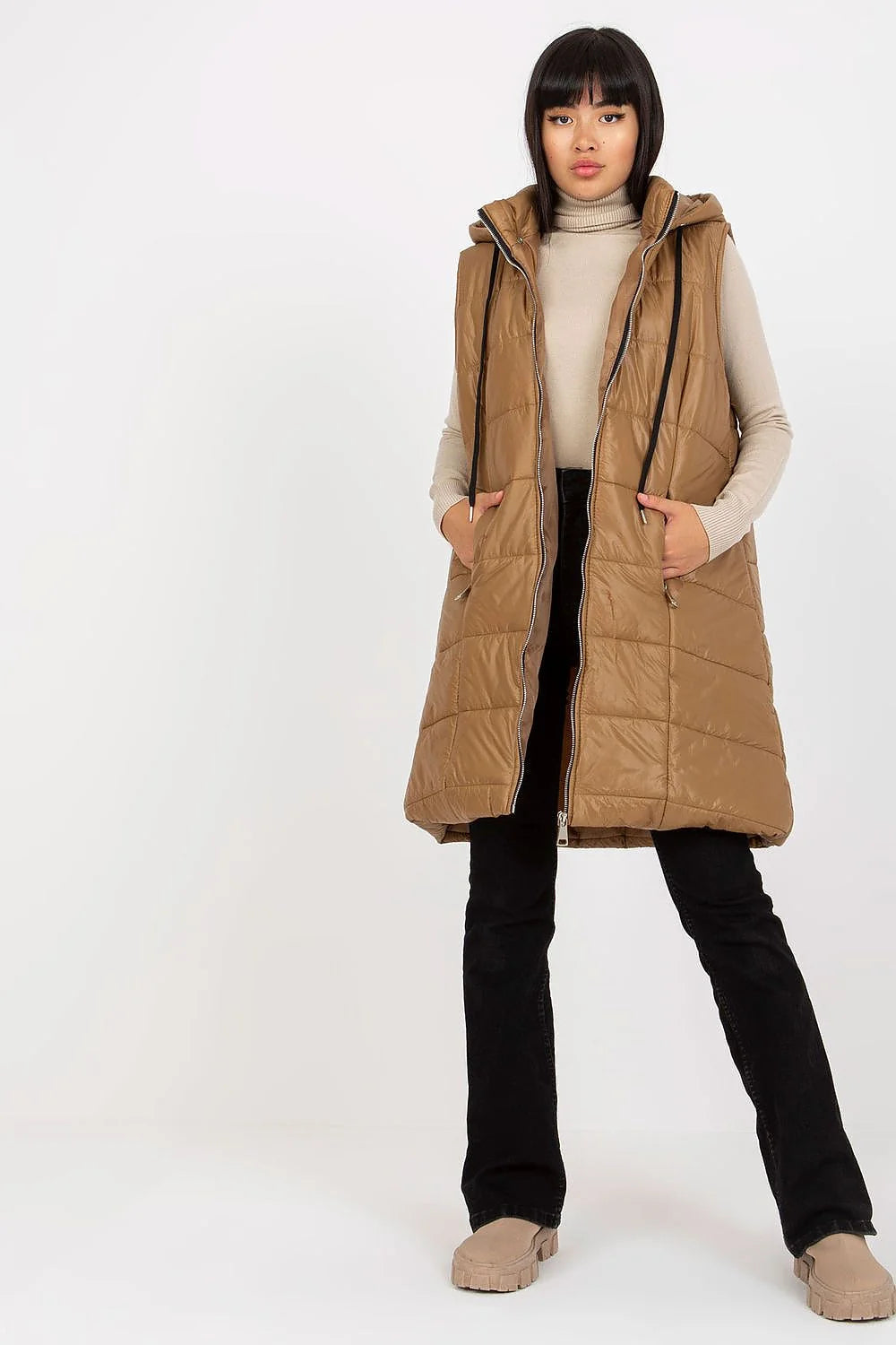 Gilet sans manches Och Bella matelassé pour femme couleur kaki coupe longue avec capuche amovible poches zippées doublé nylon 100%