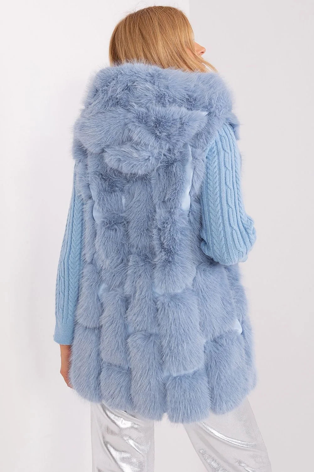 Gilet en fausse fourrure bleu clair long à capuche pour femme, style chic et confortable, idéal pour les jours froids