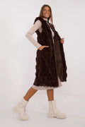 Gilet sans manches en fausse fourrure marron foncé longueur midi couper droite col montant femme élégance automne hiver