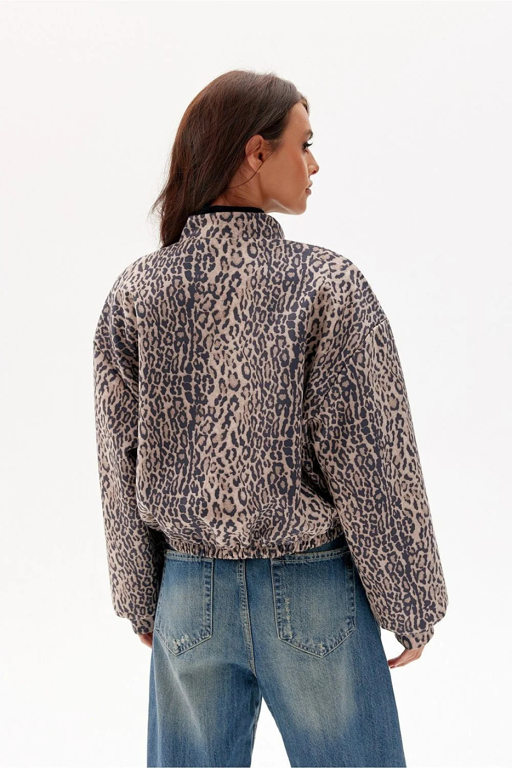 Veste mode femme imprimé animal daim léopard coupe ample col montant manches volumineuses confort élégance style urbain