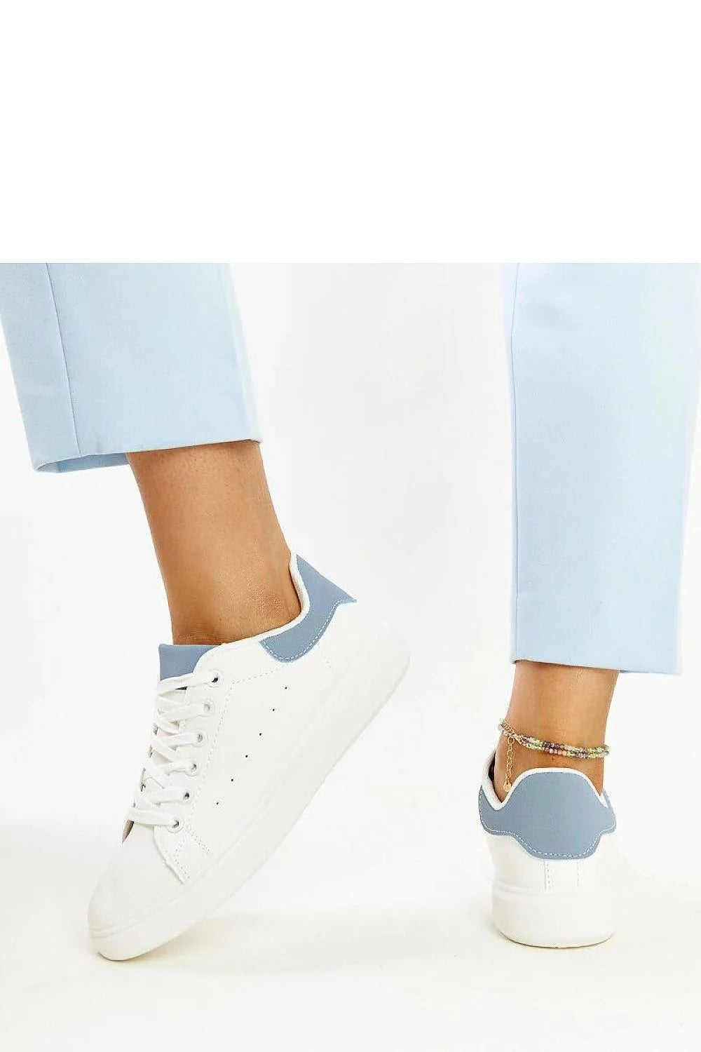 baskets Solea blanches bleu pastel cuir synthétique basses perforées lacets blancs semelle plateforme légère confortable respirante estivale polyvalente