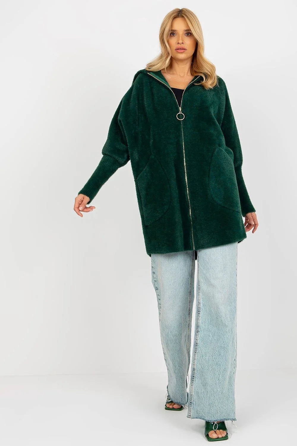 Manteau pour femme en peluche douillet chic couleur noire coupe longue manches longues capuche poches latérales zippé élégant