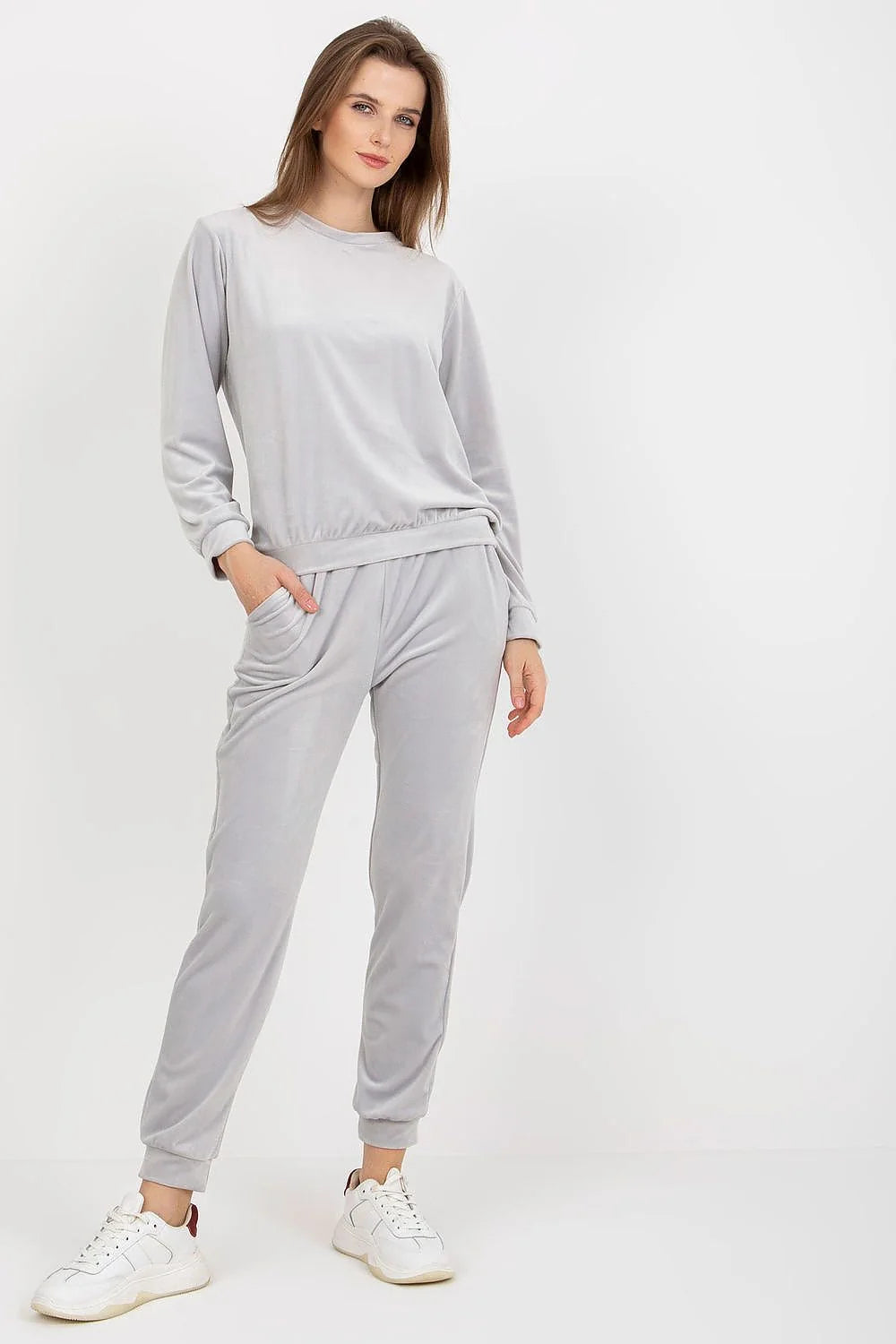 ensemble femme chemisier manches longues pantalon jogger fuselé taille élastiquée ourlets élastiques poches latérales velours coton élasthanne gris clair