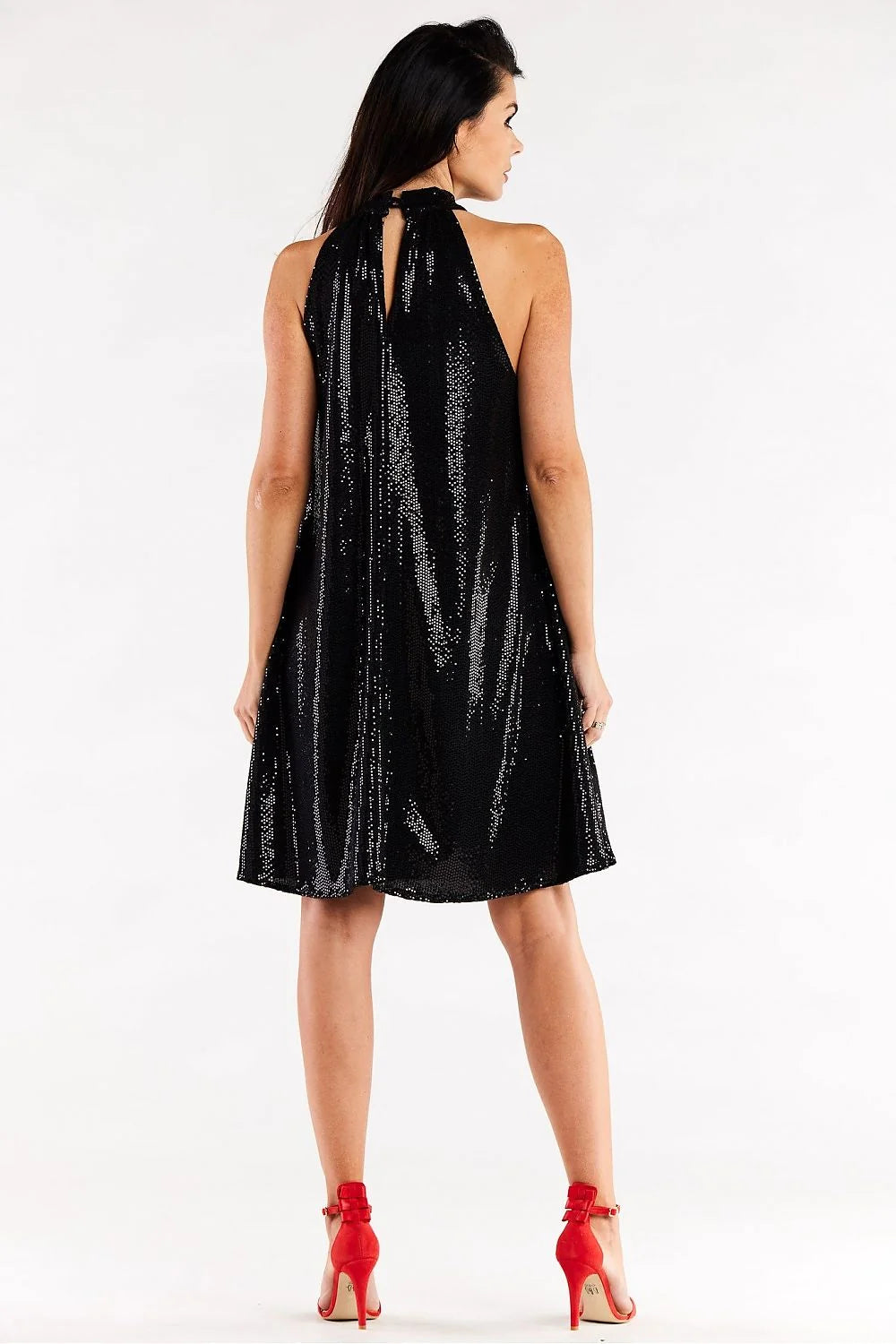 Robe de soirée élégante sans manches couleur verte foncée en tissu scintillant col montant silhouette trapèze femme