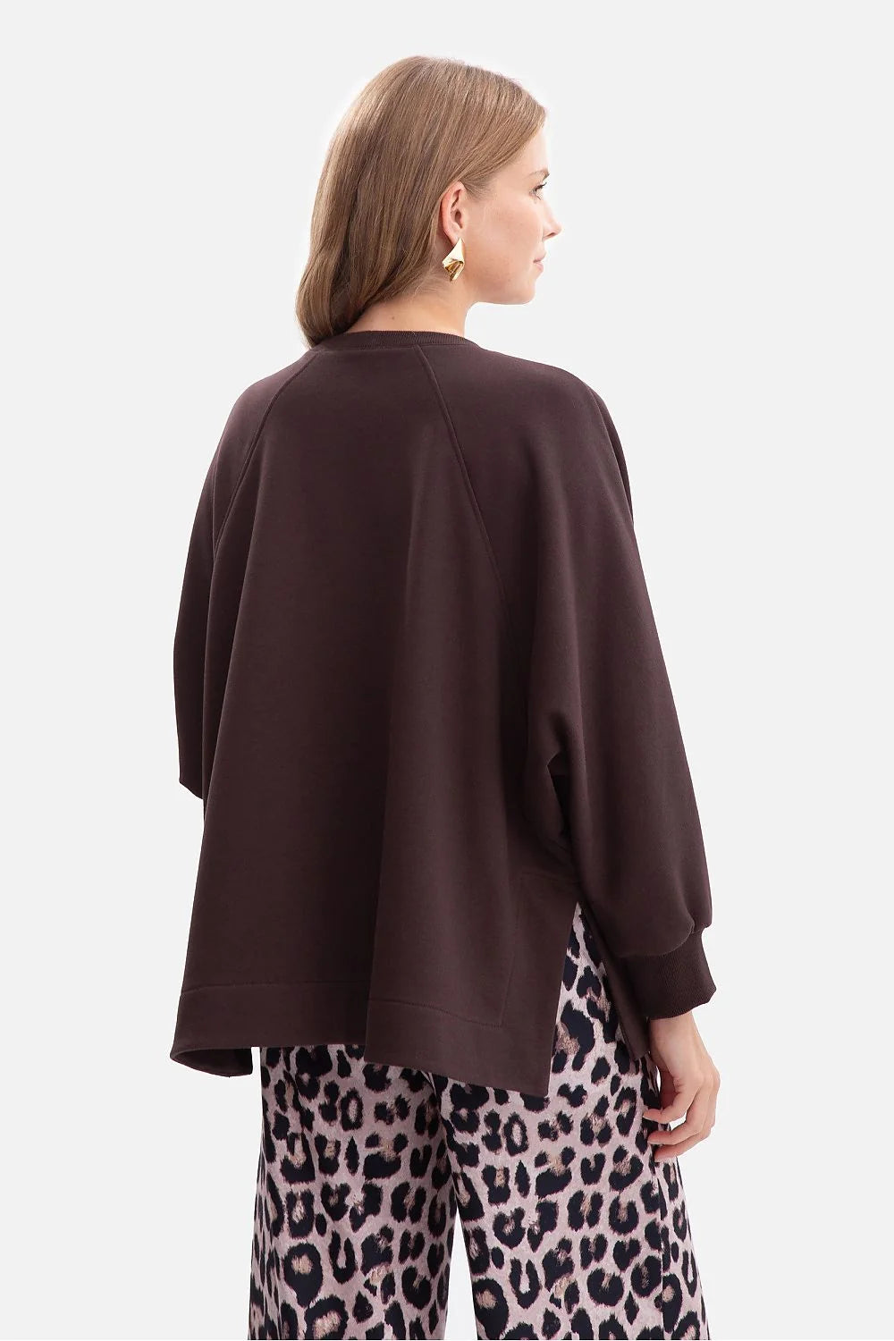 sweatshirt femme oversize éponge 280g confortable minimaliste col rond côtelé manches raglan poignets resserrés fentes côtés hanches chocolat foncé molletonné