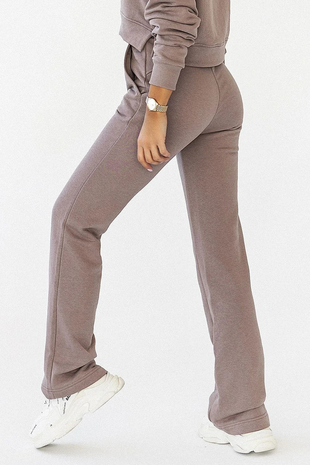 Pantalon survêtement IVON femme, style décontracté, coton élasthanne, taille haute, poches latérales, couleur verte émeraude, coupe droite, élastique confortable, look intemporel, occasion quotidienne, élégance subtile, vêtement polyvalent, mode féminine