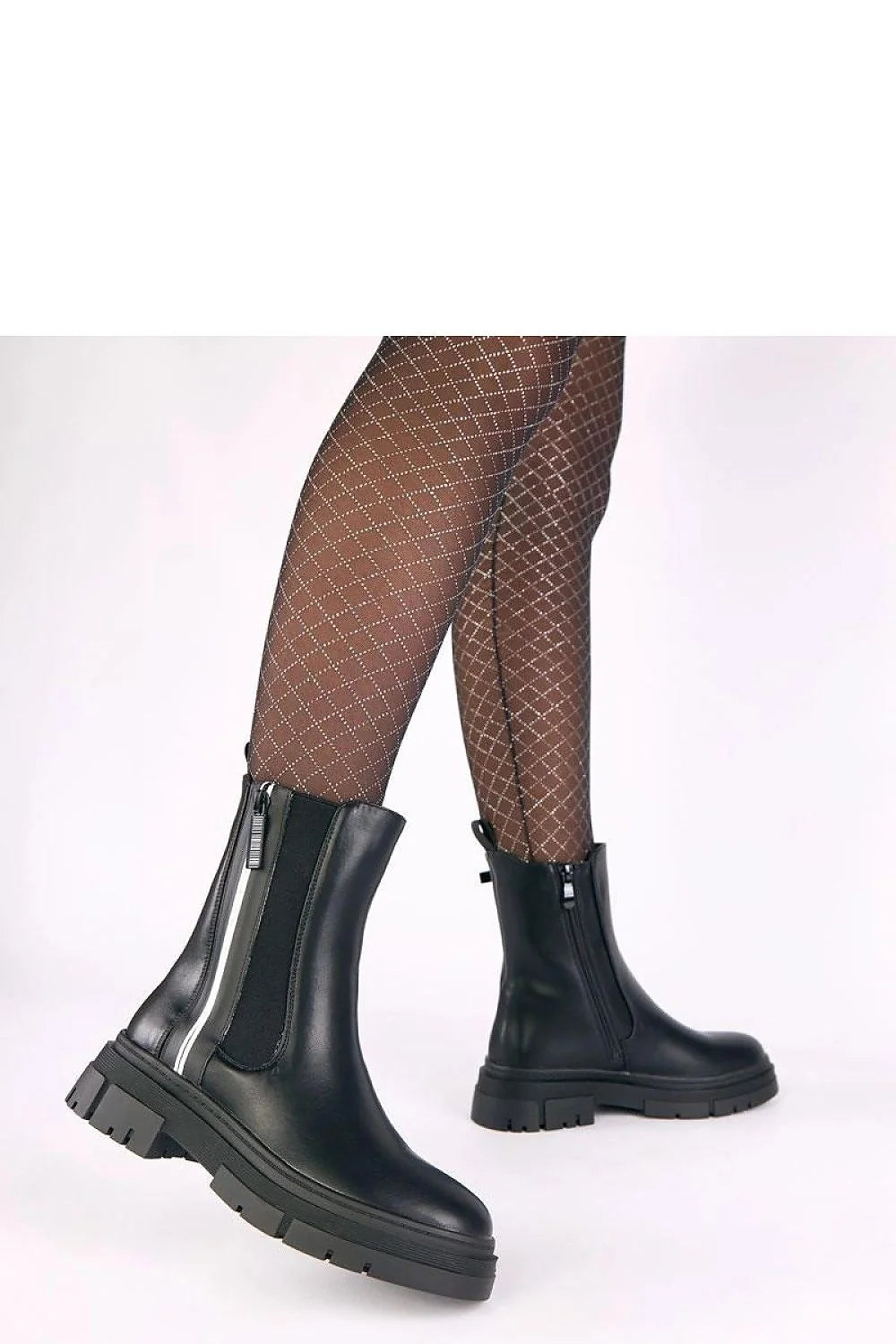 Bottines Chelsea noires cuir synthétique lisse bout arrondi empiècements élastiques latéraux fermeture éclair décorative extérieure semelle plateforme crantée antidérapante chunky