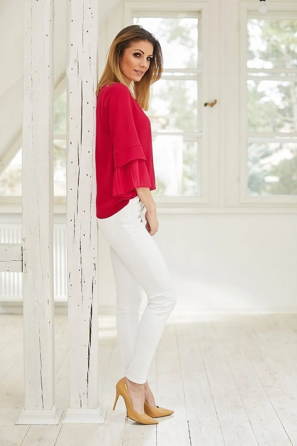 chemisier Aurora écru fluide viscose polyester élasthanne coupe ample encolure ronde col V manches troisquarts plissées pendentif doré élégant polyvalent