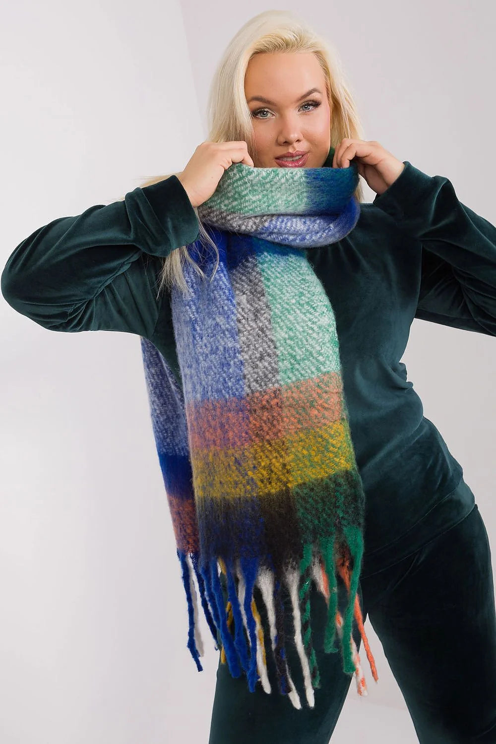 écharpe longue multicolore rayures larges franges velours pelucheuse moelleuse oversize épaisse chaude texturée casual chic femme