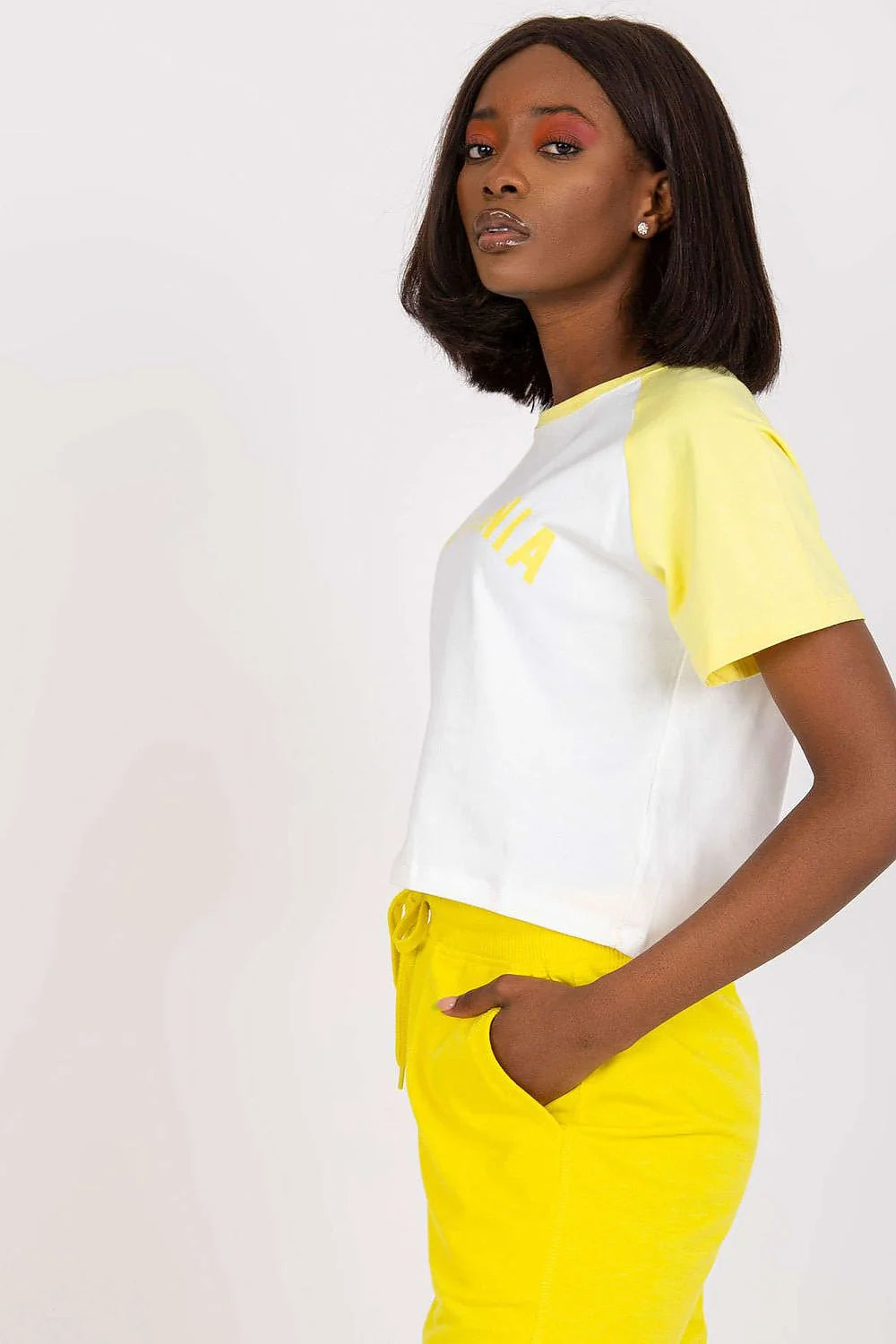T-shirt femme décontracté style raglan manches courtes couleur blanc jaune inscription california coton spandex