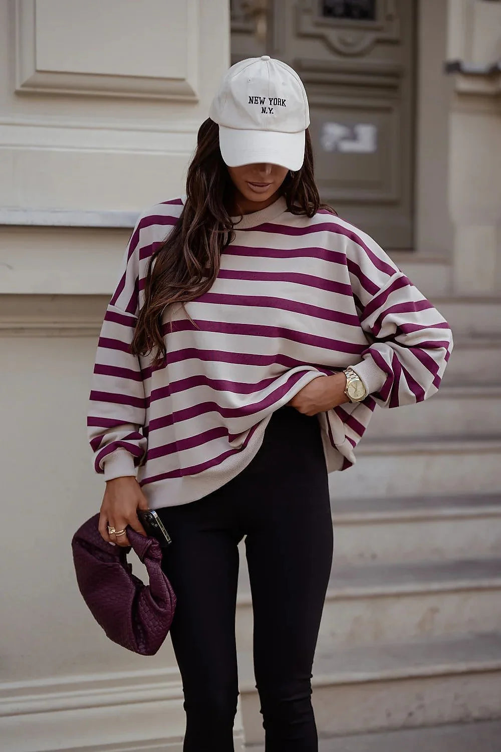 sweat STREL rayures beige bordeaux oversize col rond épaules tombantes manches longues bords côtelés coupe courte maille coton