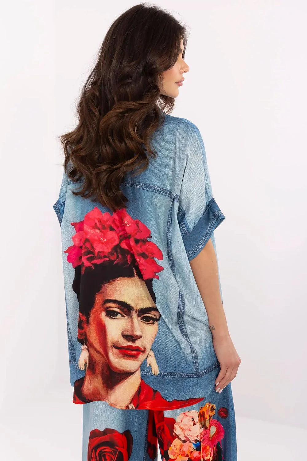 Chemise femme manches courtes design artistique imprimé portrait vintage style casual-chic coupe ample tissu respirant denim couleur bleu rouge
