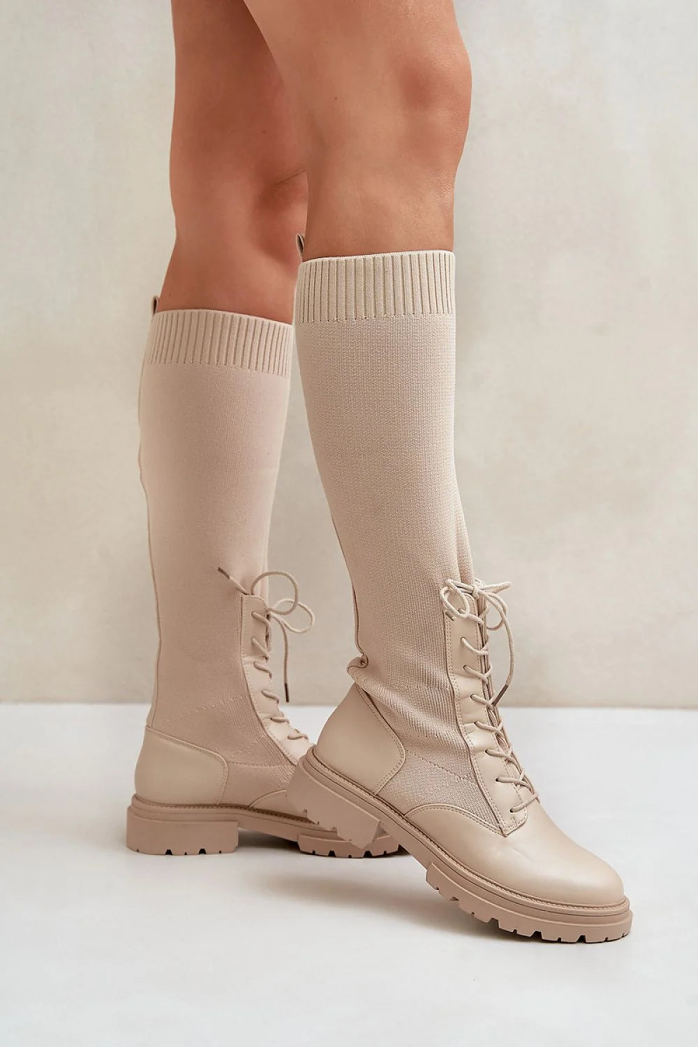 Bottes cuissardes femme similicuir beige moderne élégantes avec lacets revers côtelé semelle épaisse
