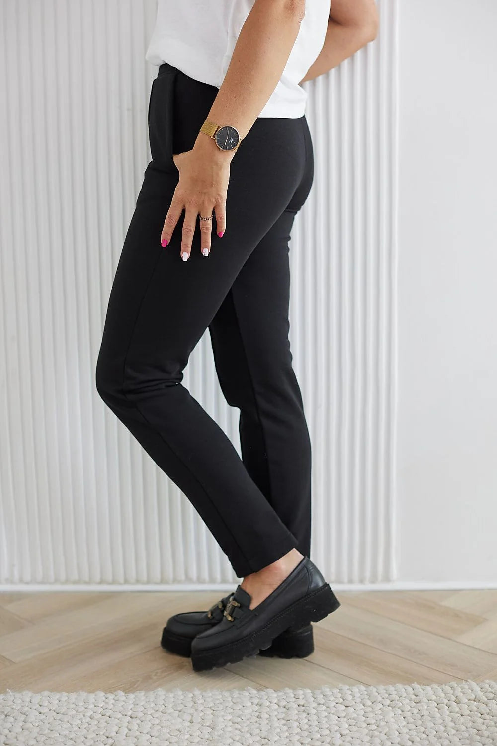 Pantalon survêtement La Aurora coupe classique coton certifié 300g/m2 taille haute femmes matures grande taille survêtement moderne élégant noir stretch