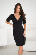 robe cocktail noire élégante ajustée décolleté V profond manches mi longues fendues plis asymétriques taille croisée fente polyester elasthanne stretch