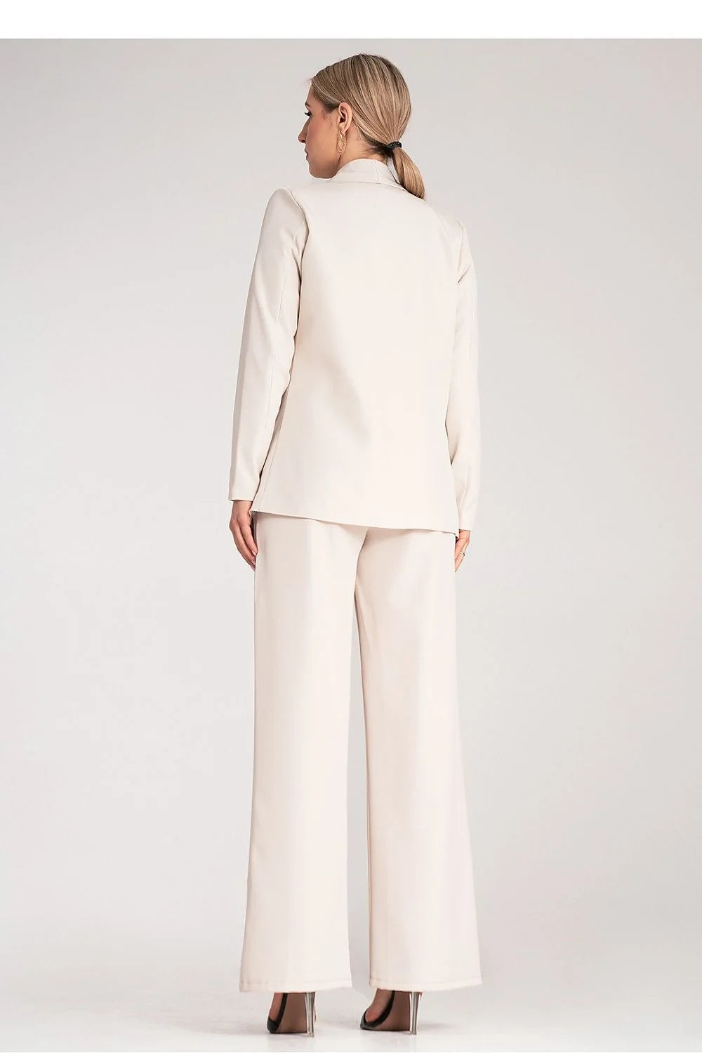 Ensemble tailleur femme blazer et pantalon coupe classique élégant beige minimaliste polyester elasthanne occasion professionnelle