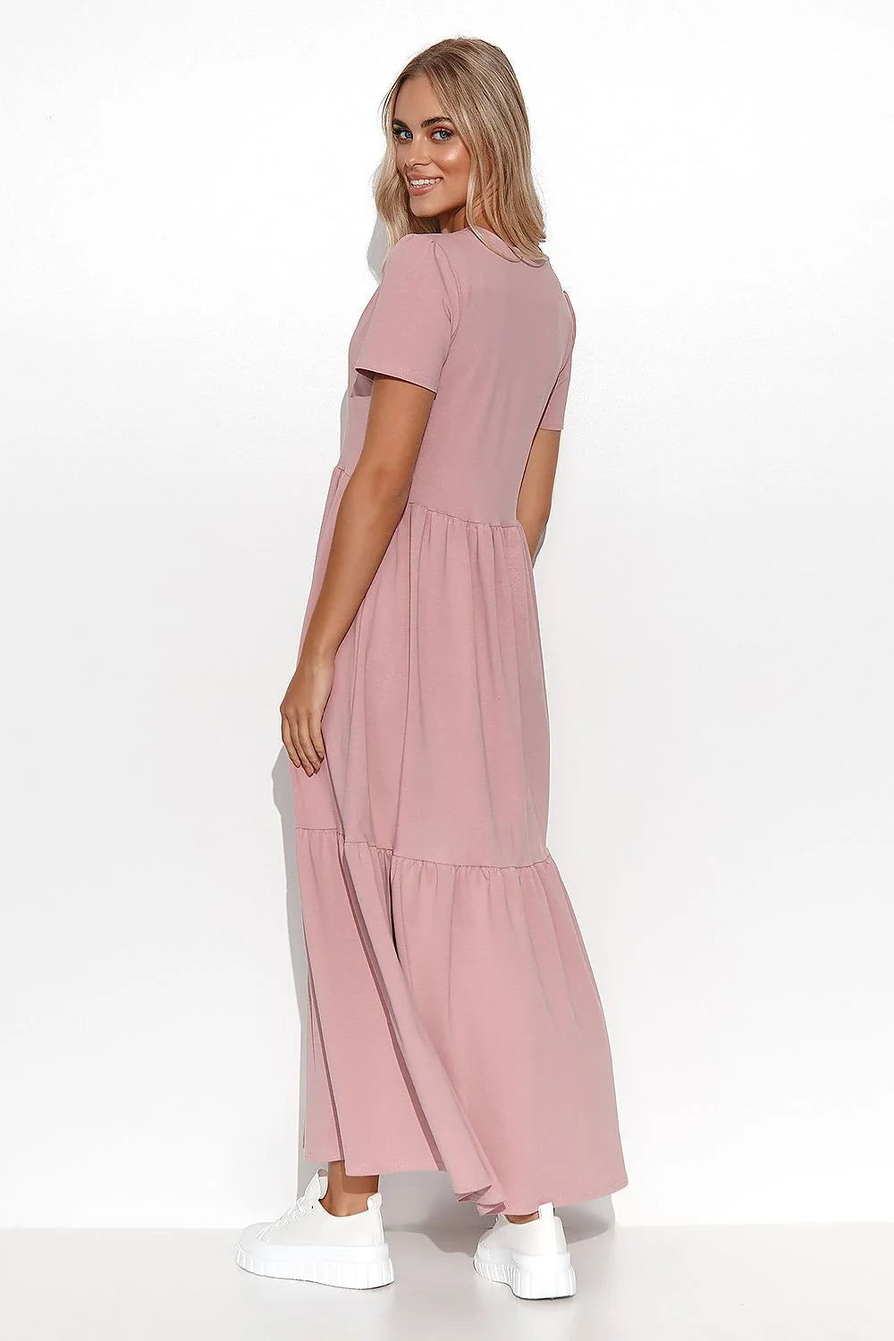 Robe Makadamia longue manches courtes style décontracté-chic couleur rose poudré jersey coton femme confortable occasions décontractées semi-formelles poches latérales finitions soignées silhouette fluide