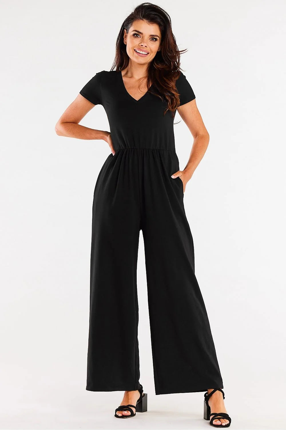 combinaison femme noire élégante moderne maille douce jersey extensible taille élastiquée manches courtes décolleté V jambes larges chevilles poches latérales
