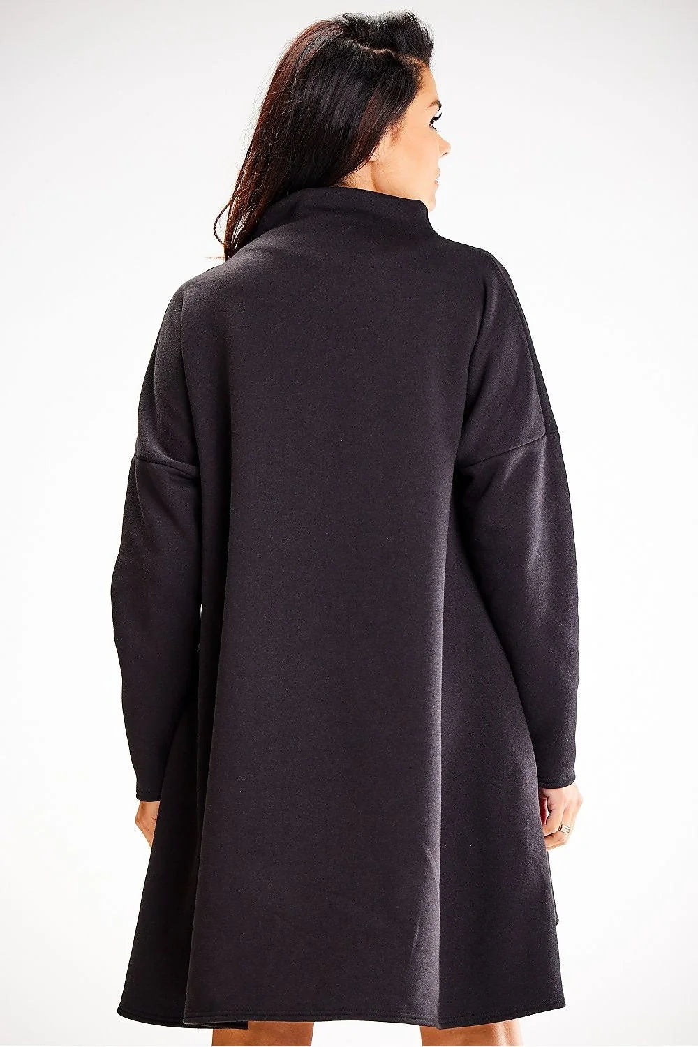 Robe de jour moderne élégante coupe trapèze col roulé manches longues couleur noire confortable automne hiver taille S à XL femme