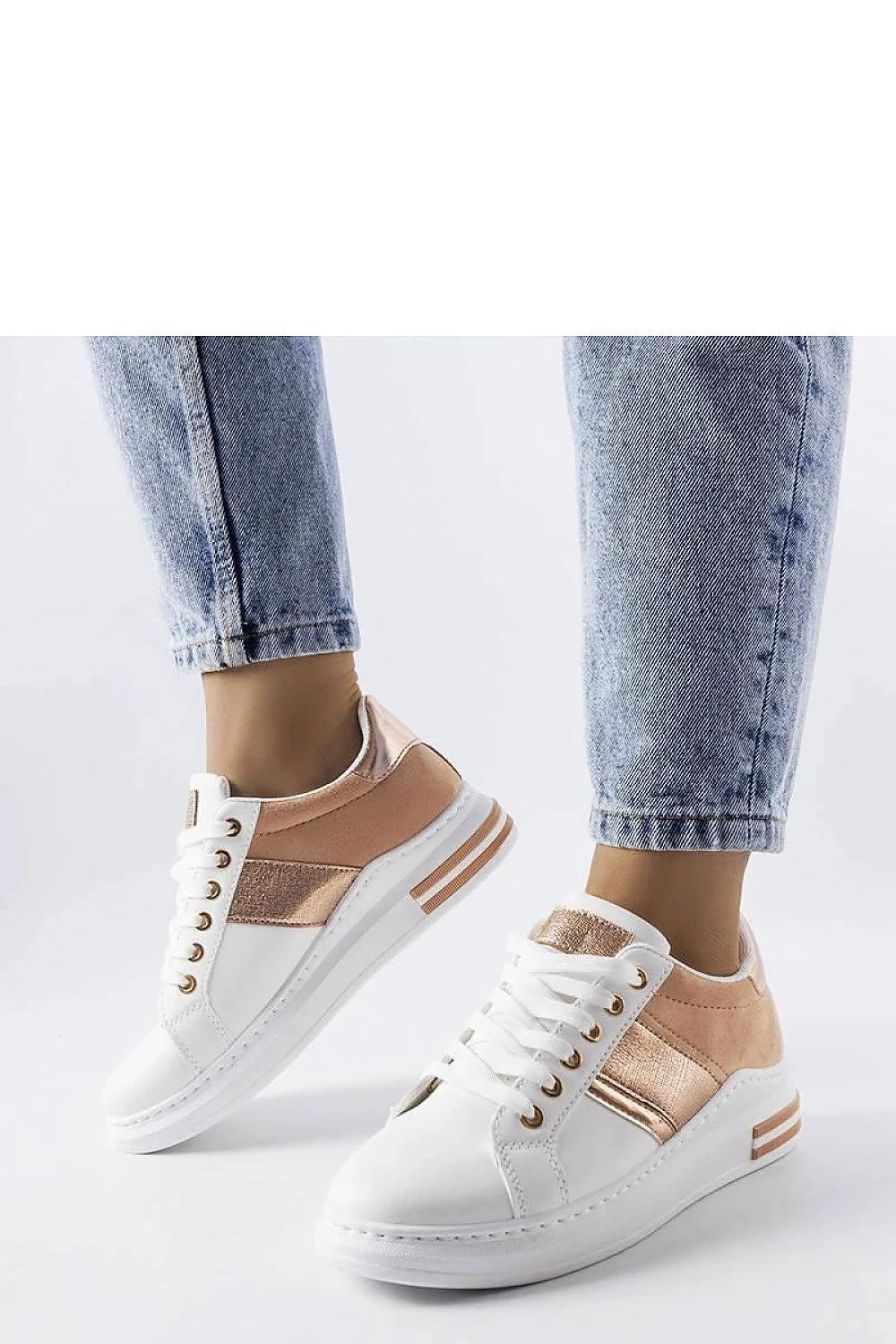 Baskets Solea femmes design moderne élégant simili cuir blanc rose doré lacets métalliques coupe basse confortable
