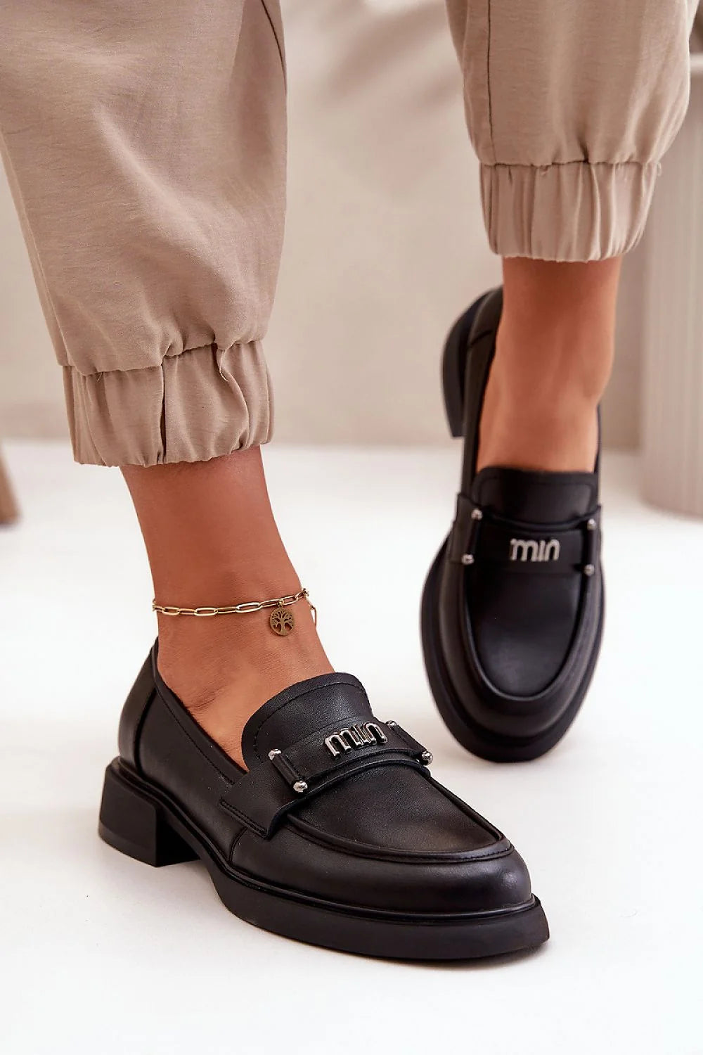 Moccasins élégants pour femmes Vinceza cuir naturel sangle métallique bout arrondi semelle cuir confortable 5 cm tige