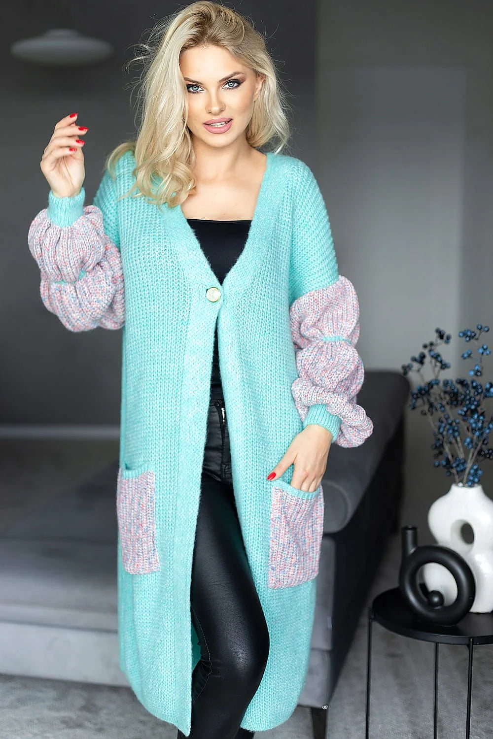 Cardigan Pee Ka Boo pour femme longueur totale maille épaisse manches longues multi-couleurs bleu rose gris encolure V unique bouton poches zippées doux et chaud