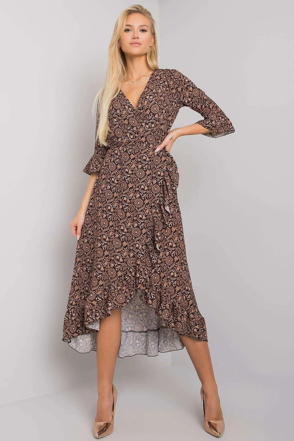 robe femme boho cache coeur décolleté plongeant manches trois quarts volants asymétrique ourlet ceinture nouée latérale imprimé floral brun noir