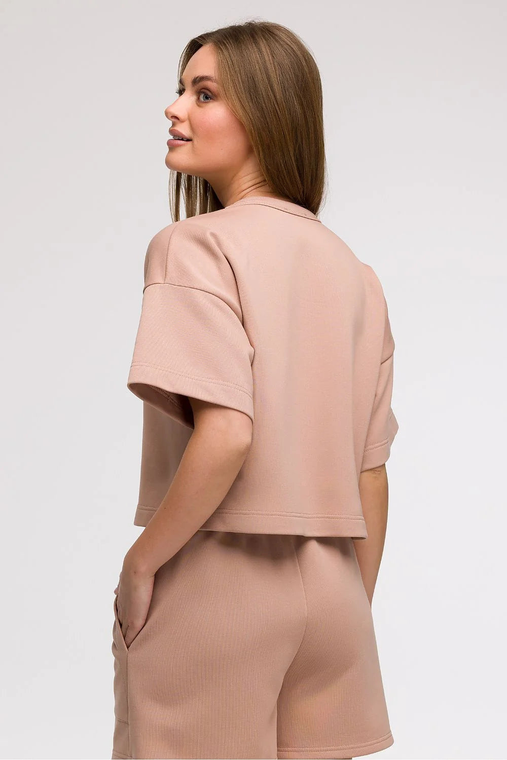 Ensemble mode femme coordonné haut et bas beige matière douce coupe ample style minimaliste manches courtes larges taille élastique pantalon large poches latérales