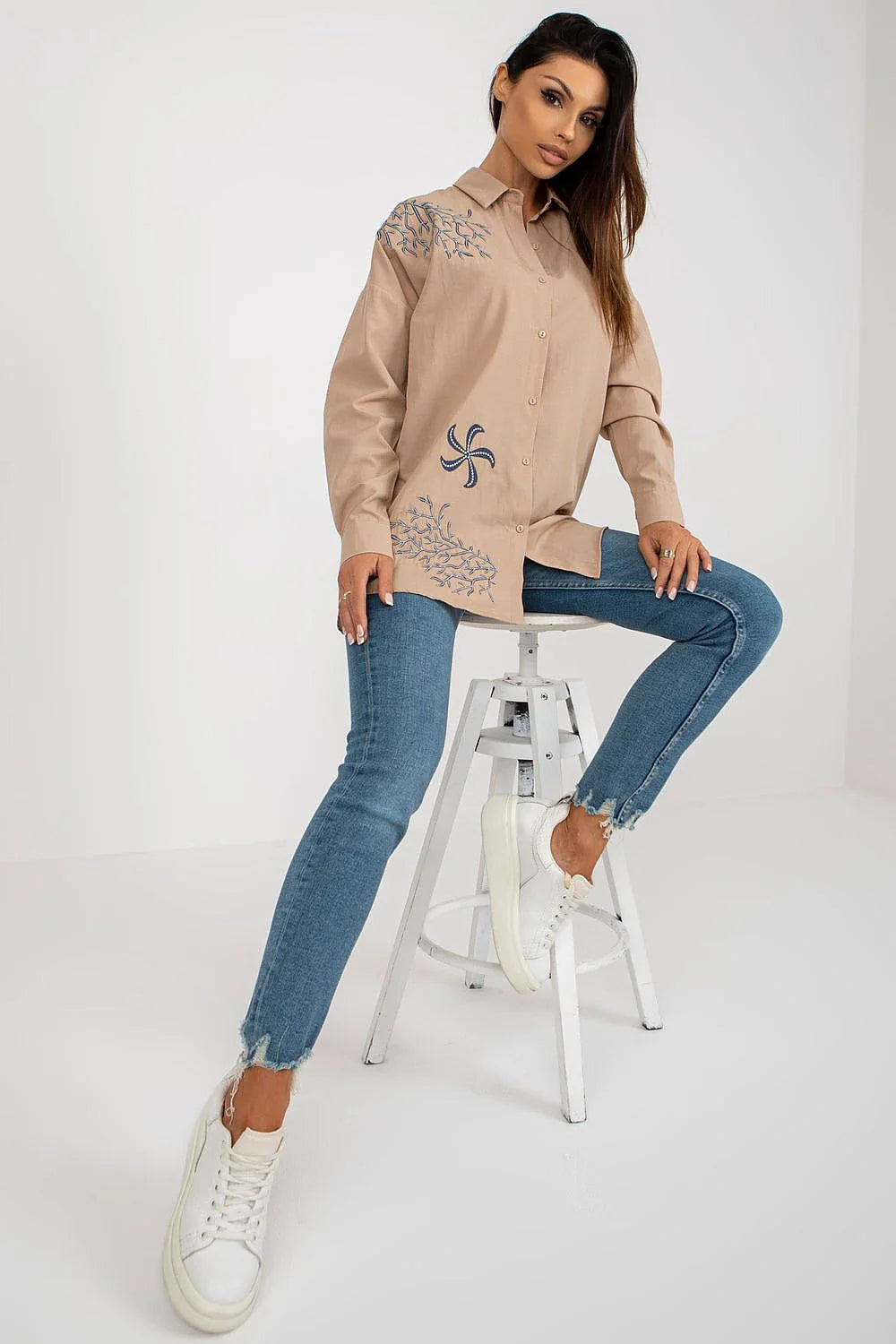 chemise femme manches longues ample oversize tunique col classique beige sable tissu léger fluide coton polyester mélange brodée épaule étoile