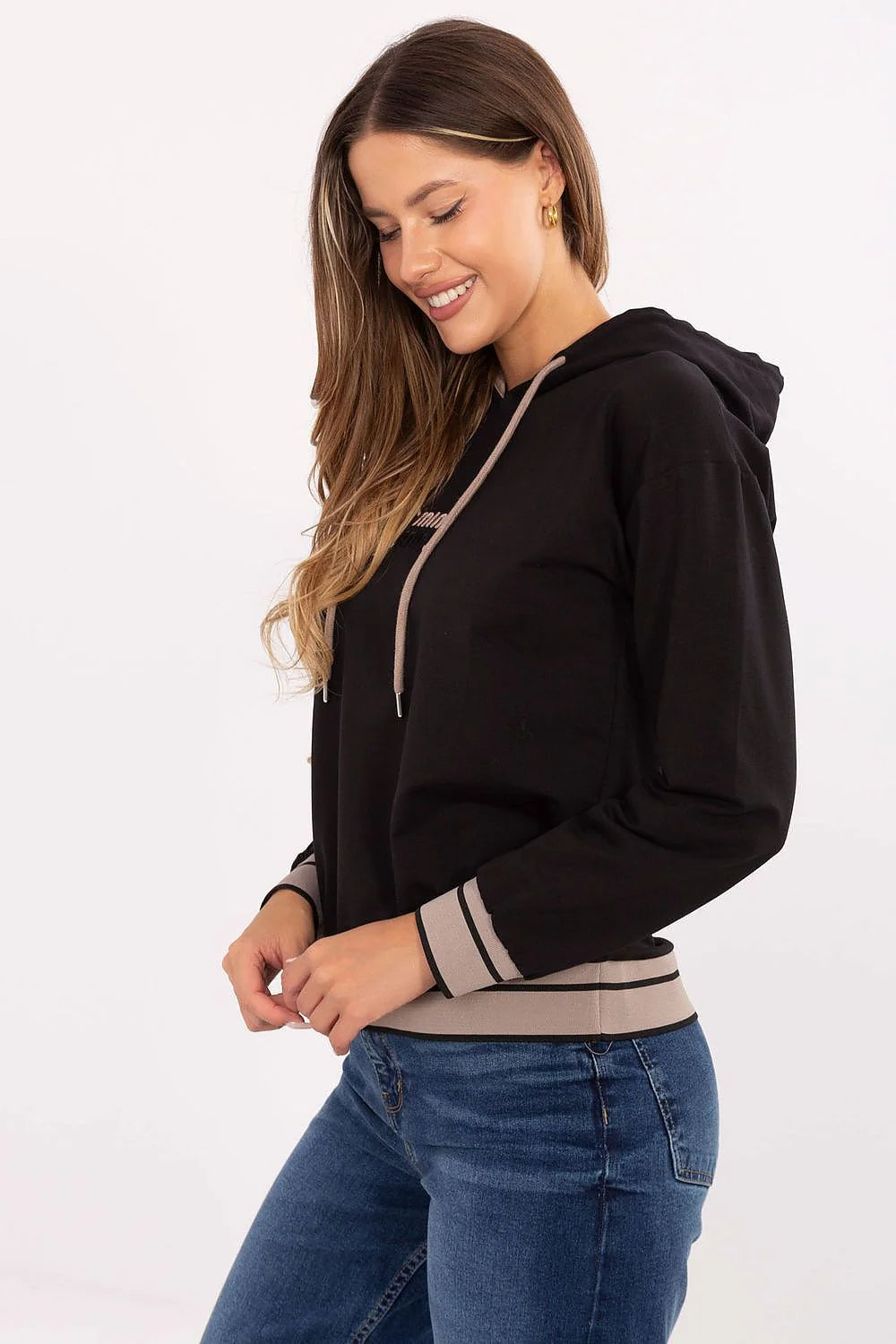 sweatshirt femme relaxed noir capuche doublée beige cordon contrastant coton elasthanne extensible molletonné doux broderie poitrine poignets côtelés rayures beige