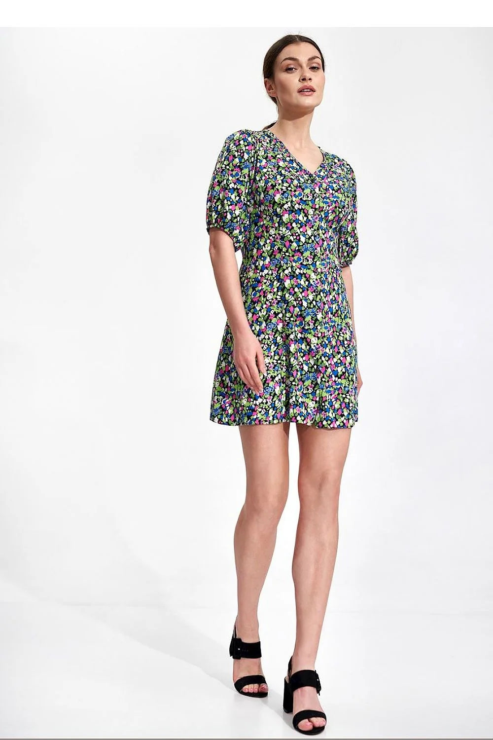 robe été fleurie imprimée multicolore fond noir encolure V manches bouffantes courtes coupe trapèze évasée viscose fluide légère femme