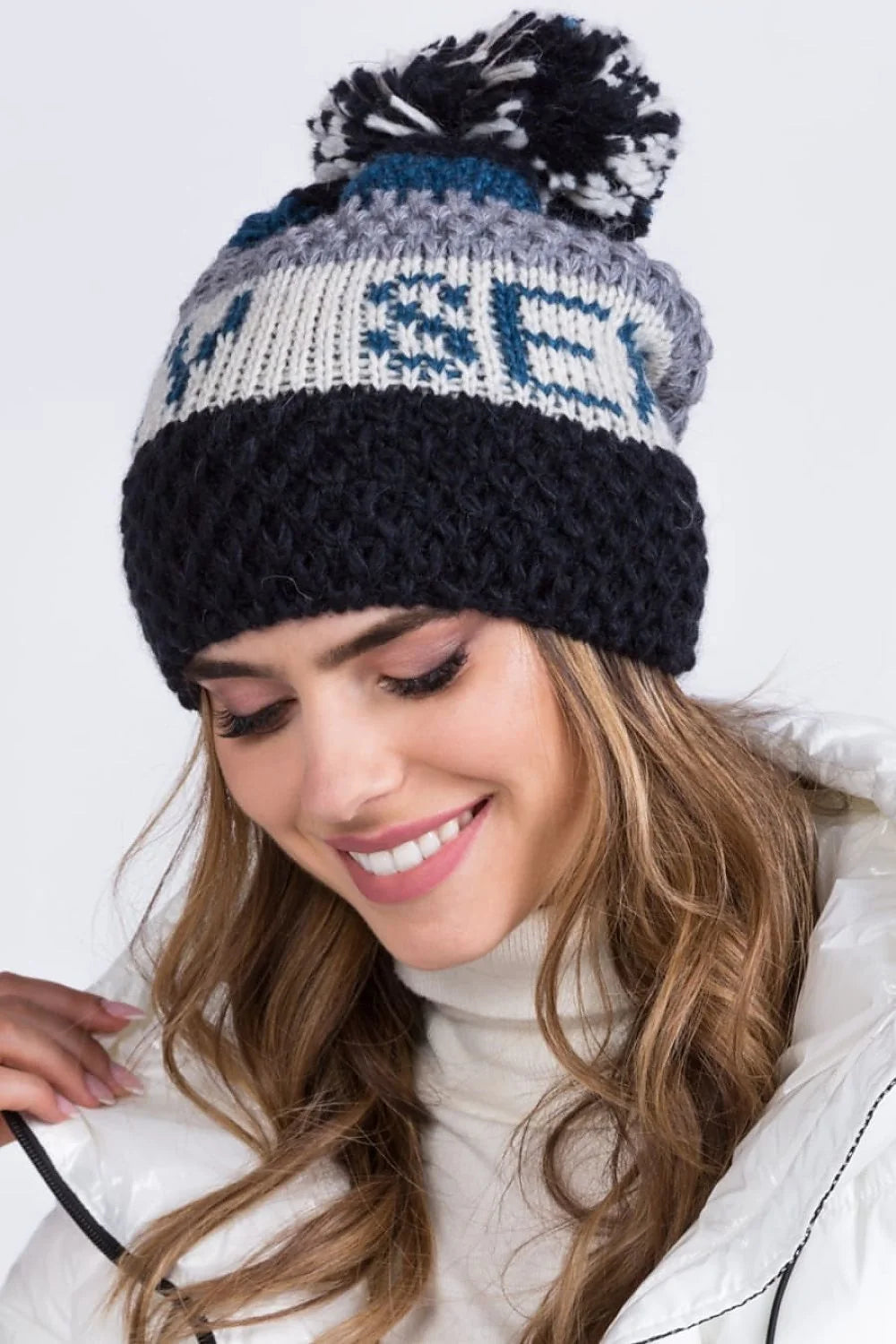 Bonnet d'hiver chic pour femme en tricot laine motifs graphiques pompon bicolor noir blanc ajustable élégant cosy