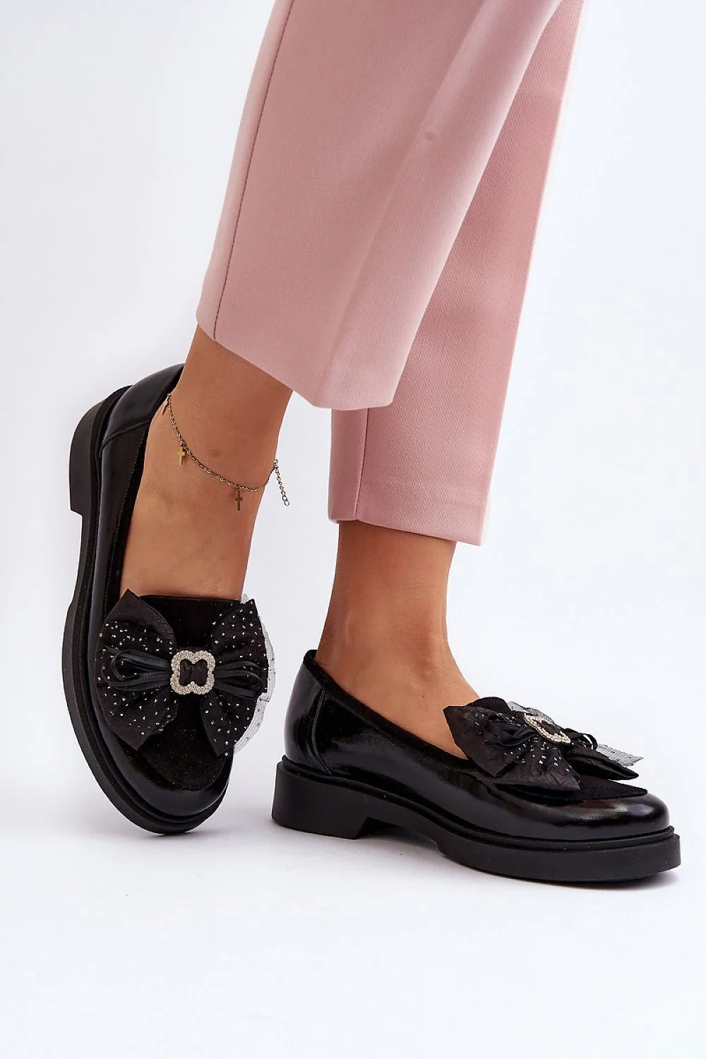 Mocassins élégants pour femmes en cuir naturel design raffiné nœud métallique semelle confortable talon plat mode printemps été