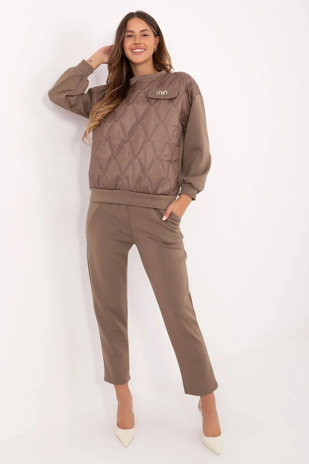 ensemble femme casual chic sweat matelassé col rond manches longues broche pantalon jogging fuselé taille haute poches latérales stretch confortable