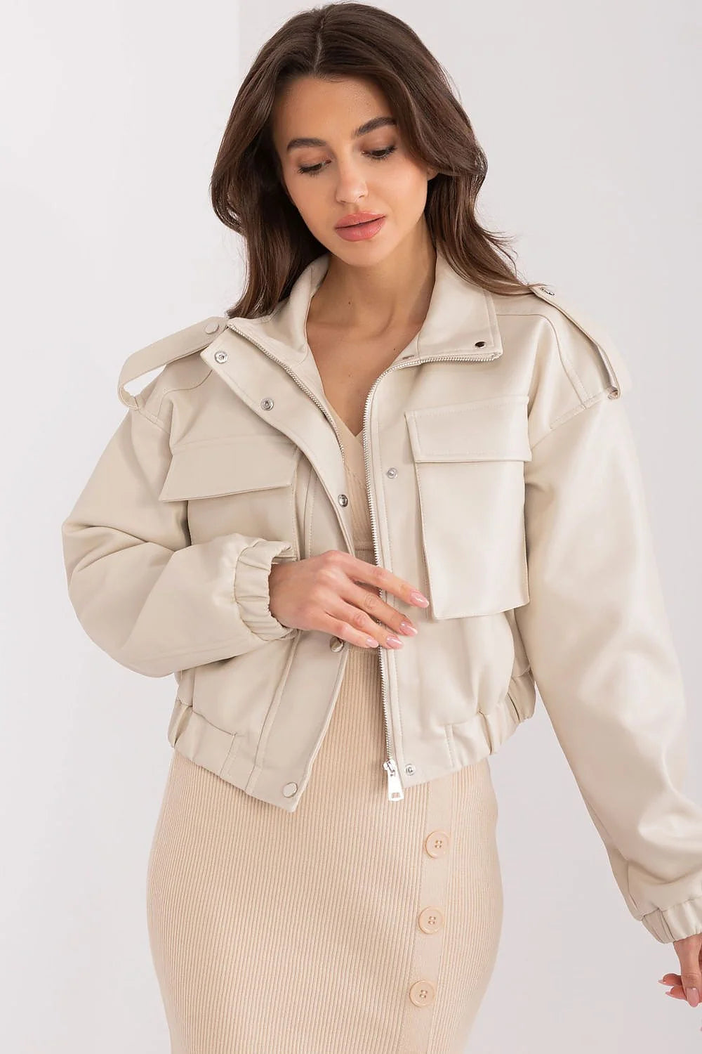 Veste blouson court cuir synthétique crème femmes fermeture éclair poches épaulettes manches longues